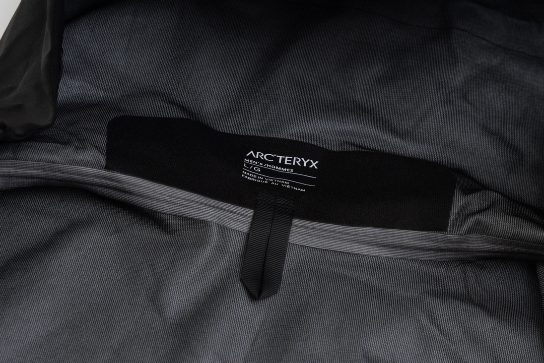 ARCTERYX XGS Lightweight Waterproof Suit with GORE-TEX Fabric and Ventilation - 图片 6