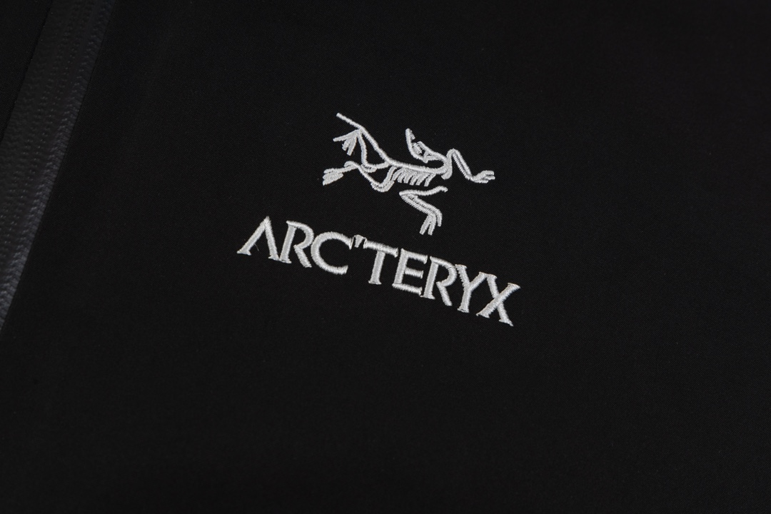 ARCTERYX XGS Lightweight Waterproof Suit with GORE-TEX Fabric and Ventilation - 图片 5