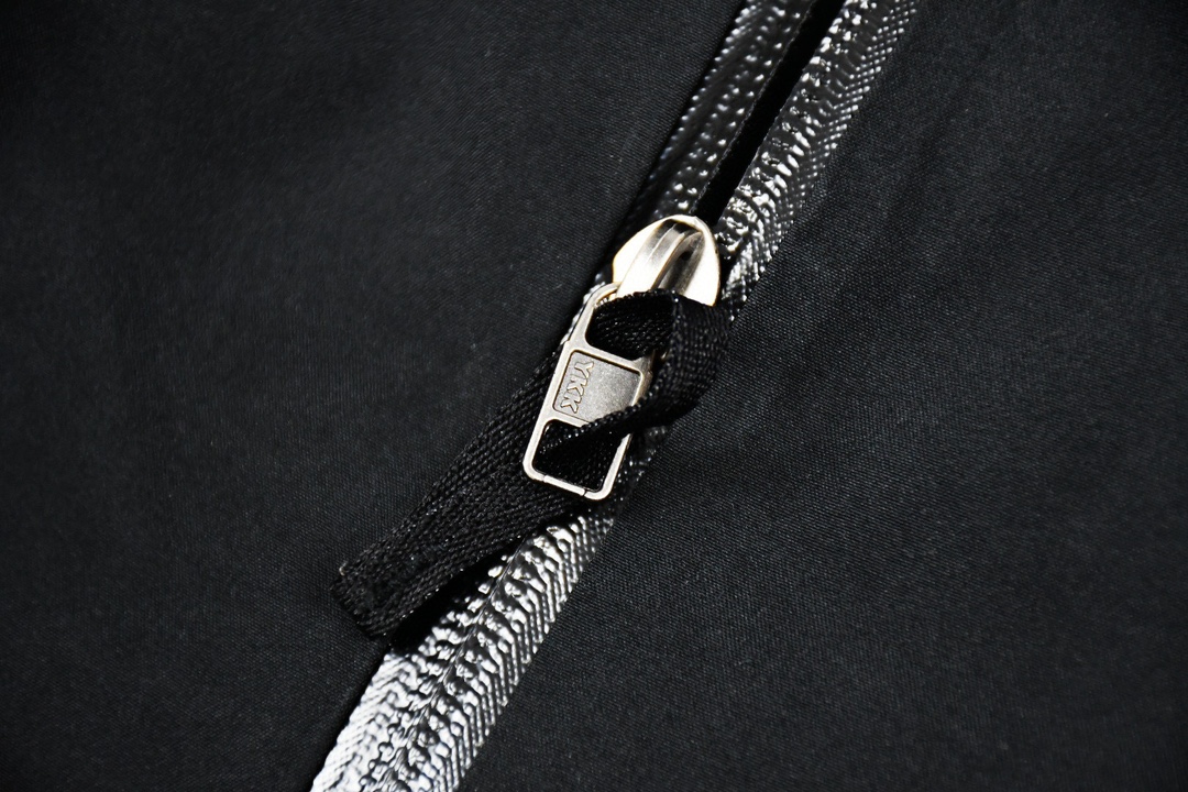 ARCTERYX XGS Lightweight Waterproof Suit with GORE-TEX Fabric and Ventilation - 图片 7