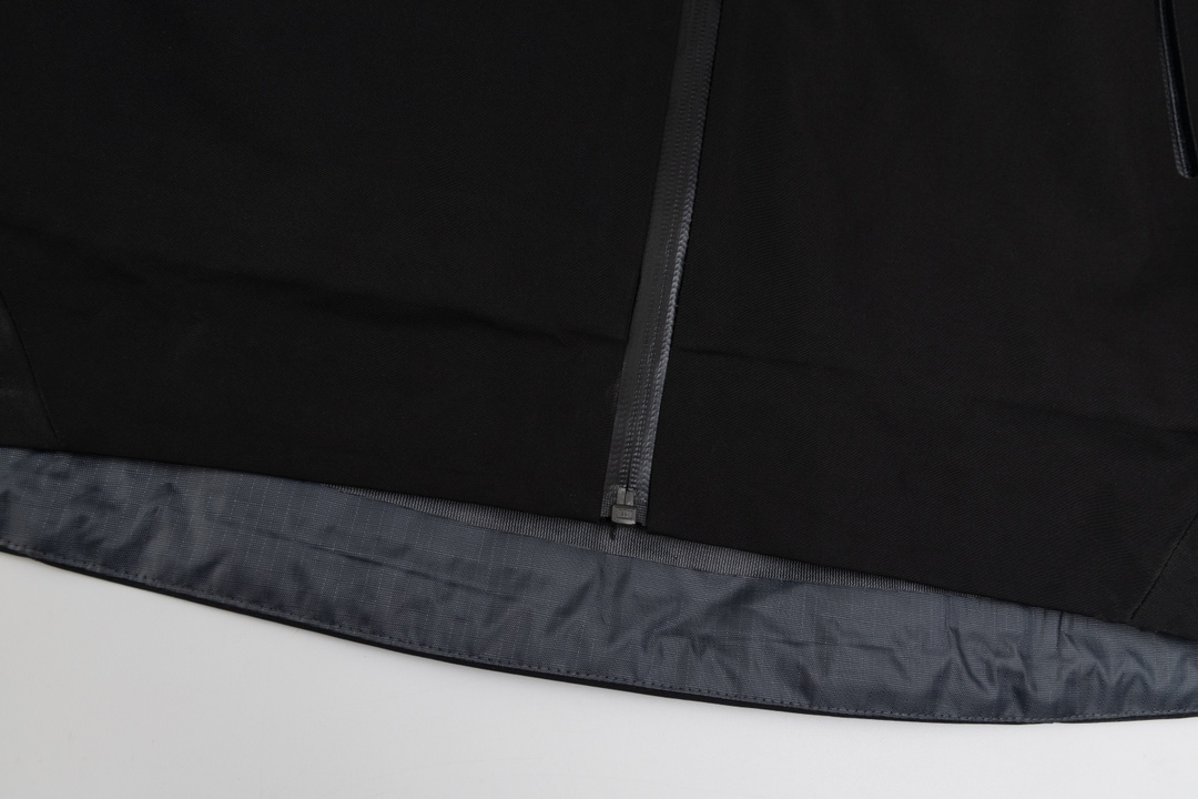 ARCTERYX XGS Lightweight Waterproof Suit with GORE-TEX Fabric and Ventilation - 图片 8