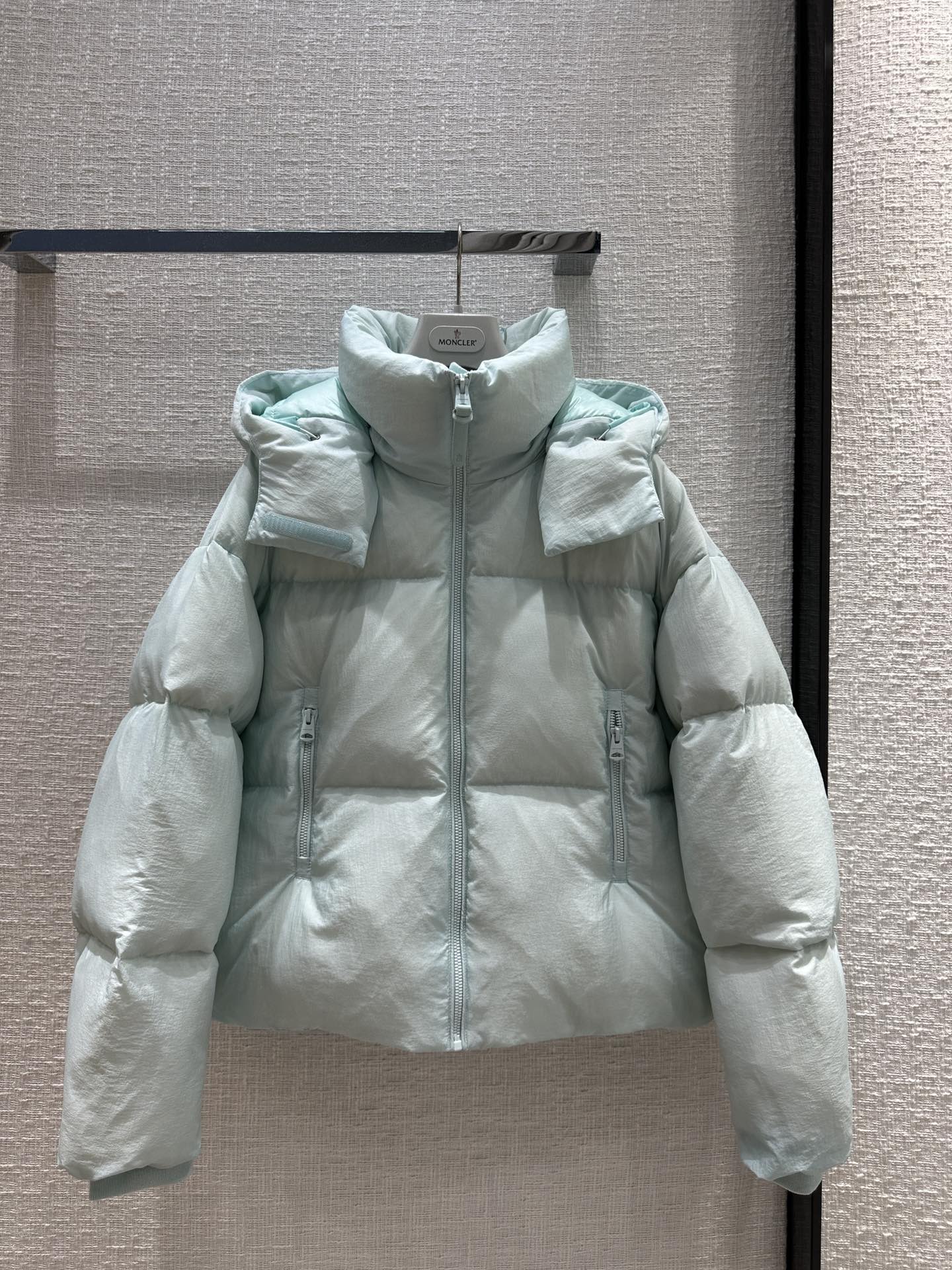 独家首发原单品质MACKAG*Tessy23秋冬新品轻柔水感系列短款羽绒服！可拆卸风帽罗纹针织袖口设计经