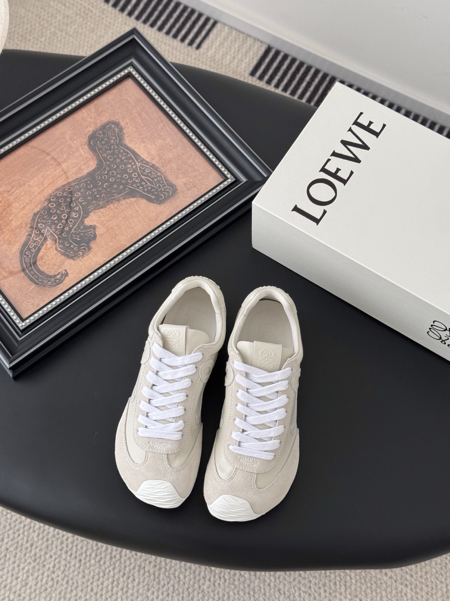 NO:259373,Loewe 2025 new German training sneakers, cute and retro, and planted grass. Luo Yiwei embarks on a new path, retro and cute, light, comfortable and versatile, running and running are popular. Size: 35-40, casual shoes/sports shoes, loewe, loewe, sneakers19860909Loewe 2025新款德训运动鞋 可可爱爱又复古种草了 罗意威走上新道路 复古又萌萌 轻便舒适又百搭 跑步暴走都吃香呐 Size:35-40,休闲鞋/运动鞋,loewe,loewe,sneakers,Women's Shoes
