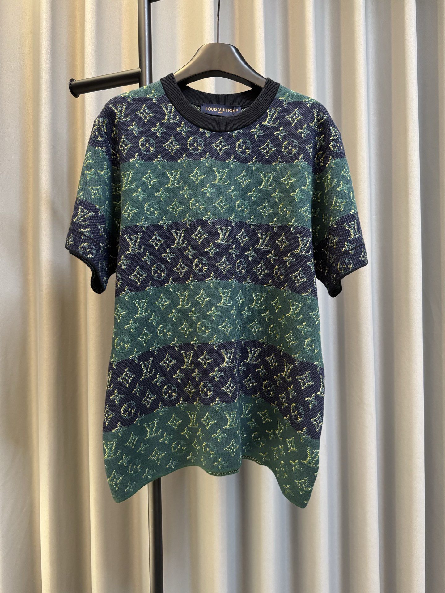 P185 [Día por medio] LOUIS VUITTON/Louis Vuitton 26ss Jersey de punto jacquard de manga corta con estampado completo (v…