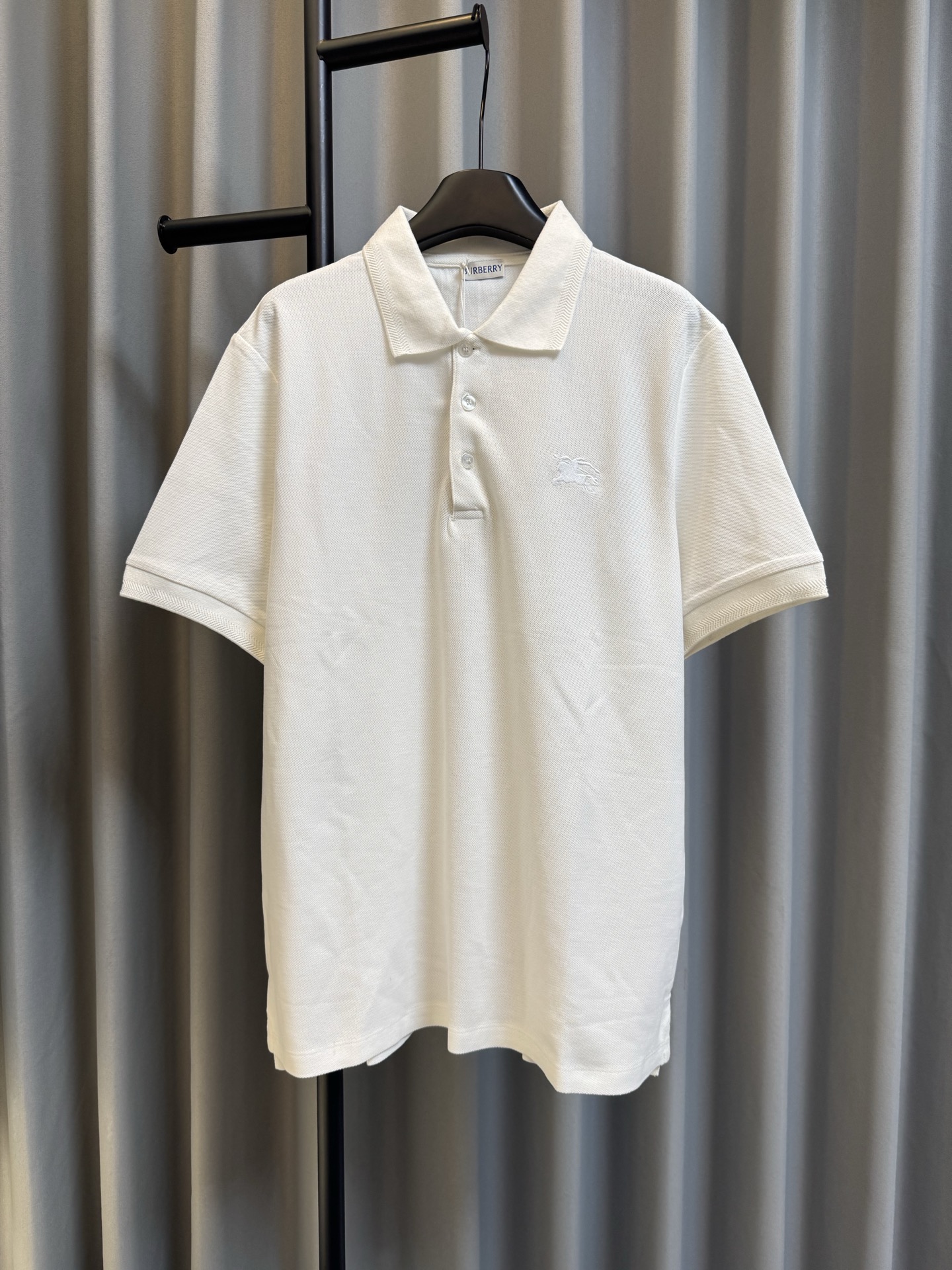 P150 [Réplica de alta gama] BURBERRY / Burberry BBR 26W Nuevo polo de manga corta bordado con caballo de guerra de prim…