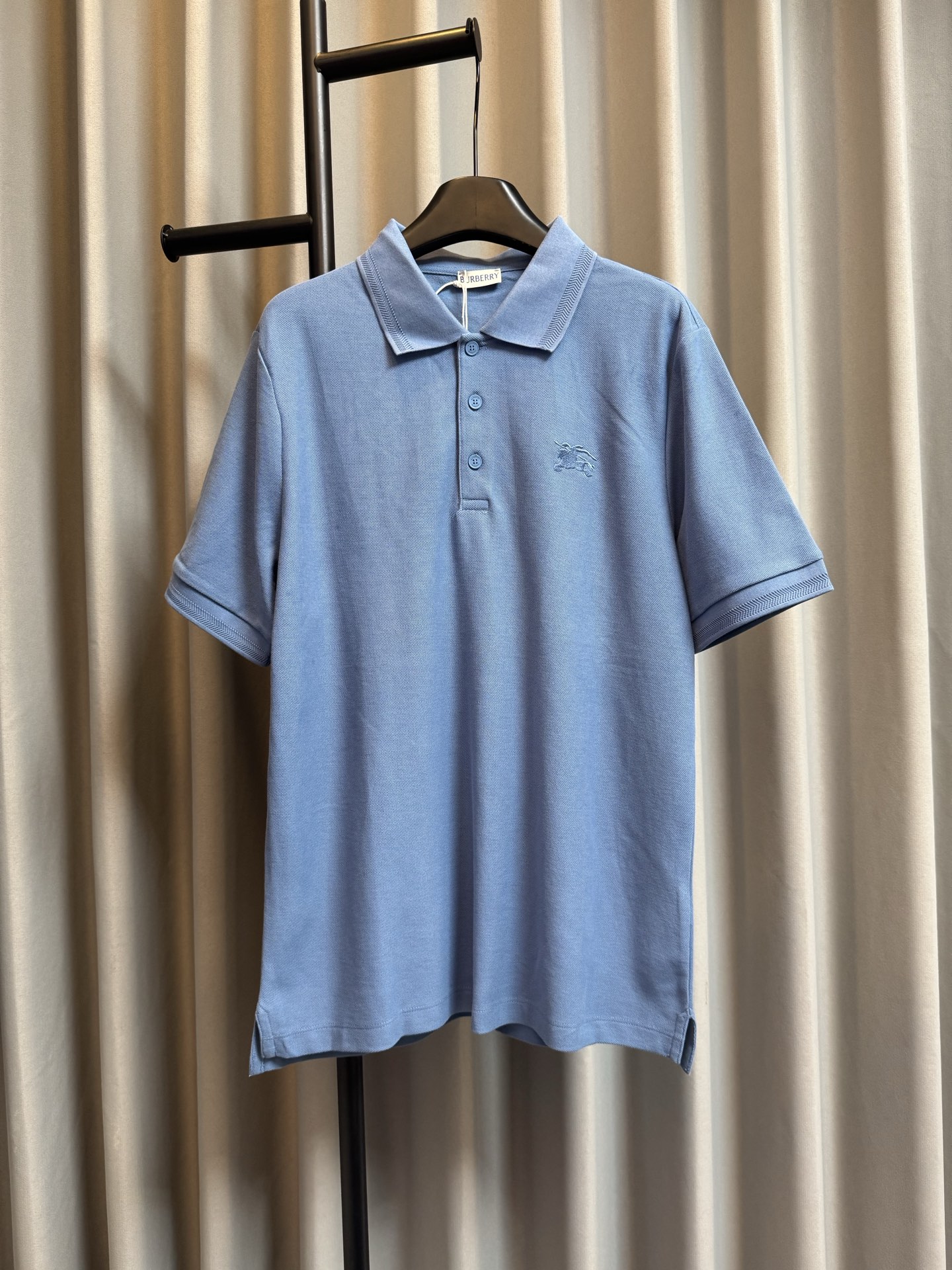 P150 [Réplica de alta gama] BURBERRY / Burberry BBR 26W Nuevo polo de manga corta bordado con caballo de guerra de prim…