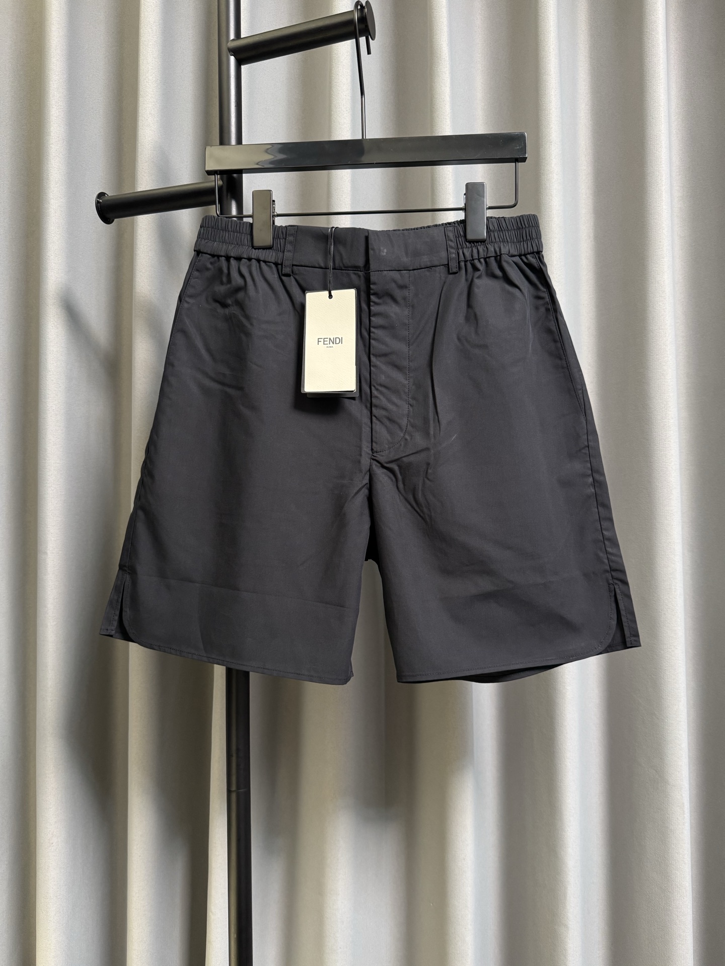P175【Réplica de alta gama】 fendi/Fendi 26SS Pantalones cortos casuales con logo bordado en la cintura trasera (negro) L…
