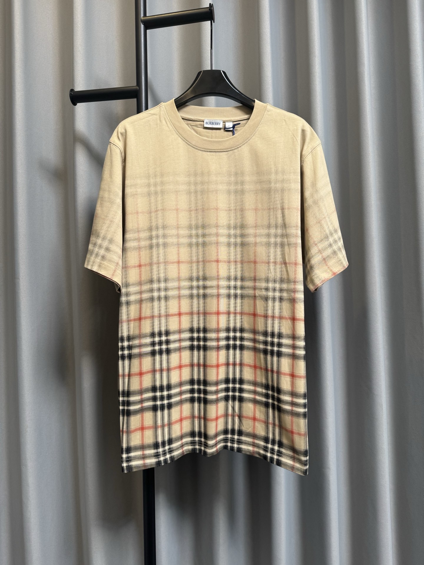 P150 [Réplica de alta gama] Camiseta de manga corta de algodón a cuadros degradado BBR/Burberry 26ss (caqui). Confeccio…