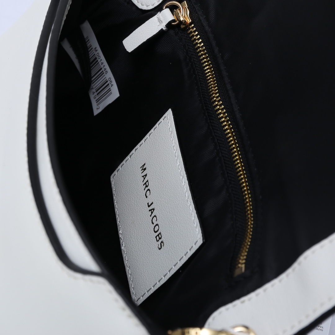 MJ秋冬新款，明星同款超热卖款；可单肩斜挎手提 链条可拆卸 长肩带可拆卸可调节长短 二条肩带可随意搭配 