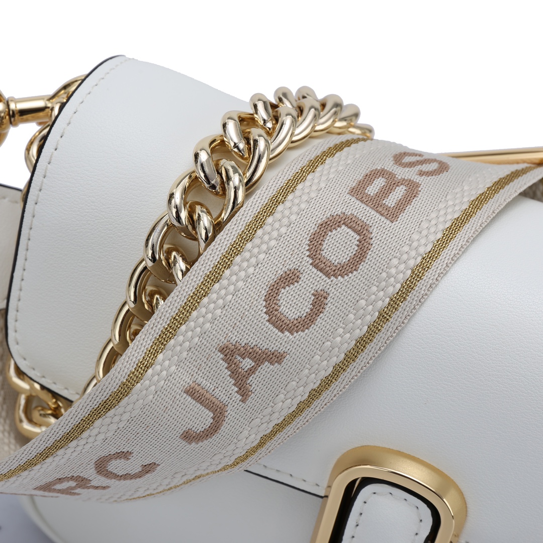 MJ秋冬新款，明星同款超热卖款；可单肩斜挎手提 链条可拆卸 长肩带可拆卸可调节长短 二条肩带可随意搭配 