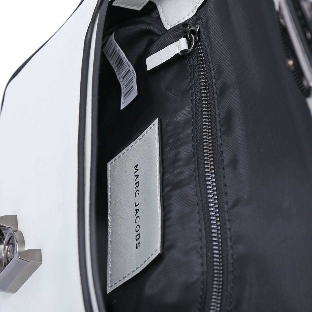 MJ秋冬新款，明星同款超热卖款；可单肩斜挎手提 链条可拆卸 长肩带可拆卸可调节长短 二条肩带可随意搭配 