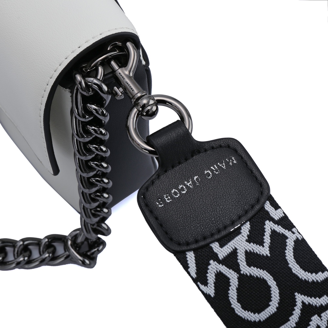 MJ秋冬新款，明星同款超热卖款；可单肩斜挎手提 链条可拆卸 长肩带可拆卸可调节长短 二条肩带可随意搭配 