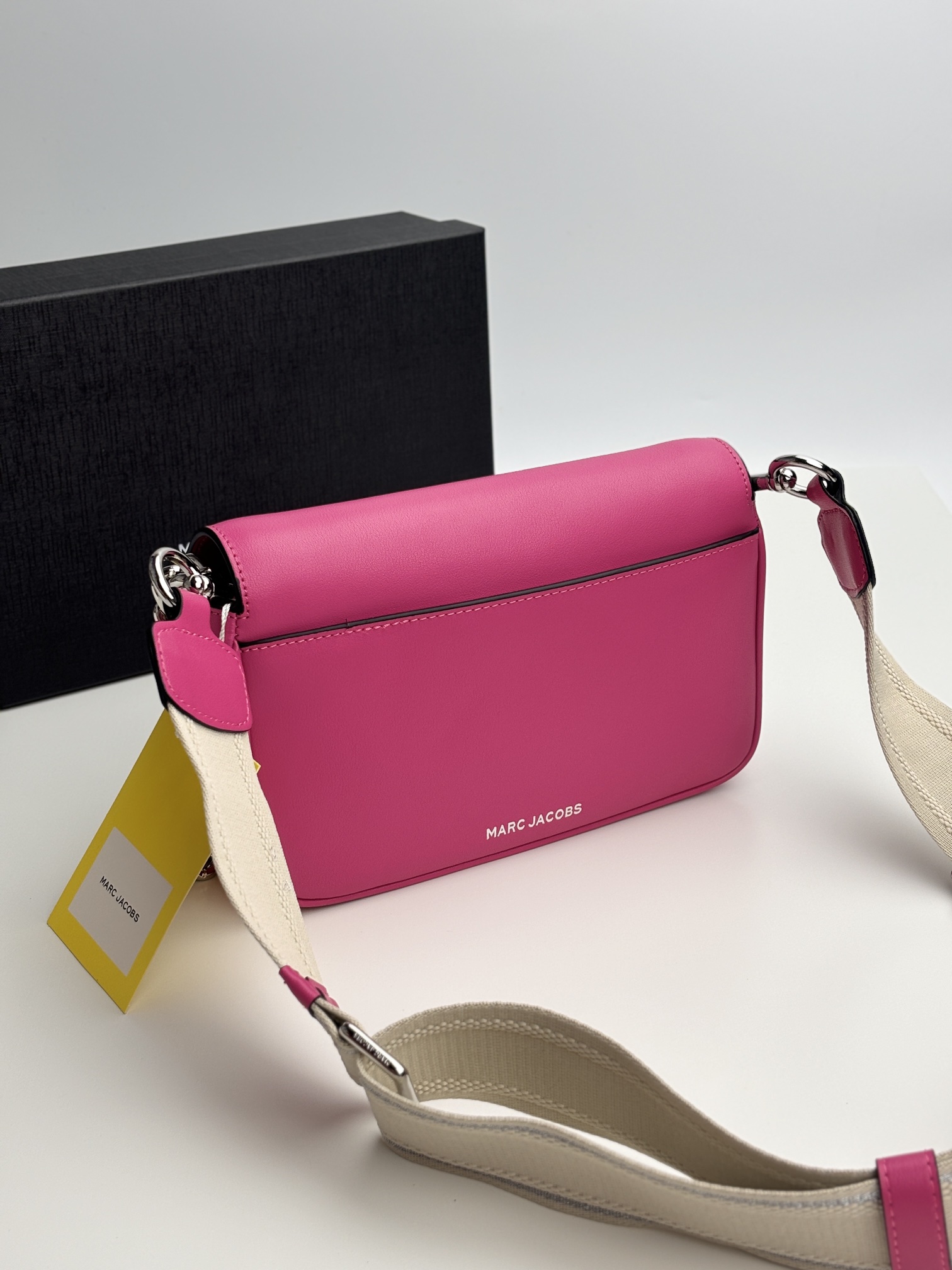 MJ秋冬新款，明星同款超热卖款；可单肩斜挎手提 链条可拆卸 长肩带可拆卸可调节长短 二条肩带可随意搭配 