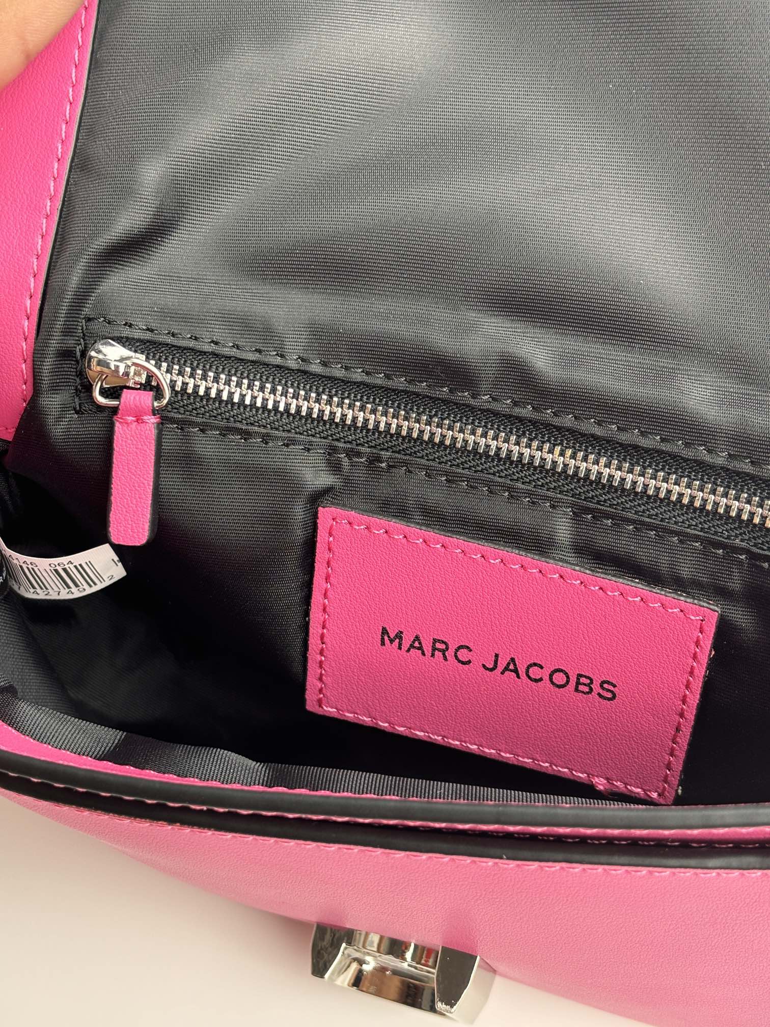 MJ秋冬新款，明星同款超热卖款；可单肩斜挎手提 链条可拆卸 长肩带可拆卸可调节长短 二条肩带可随意搭配 