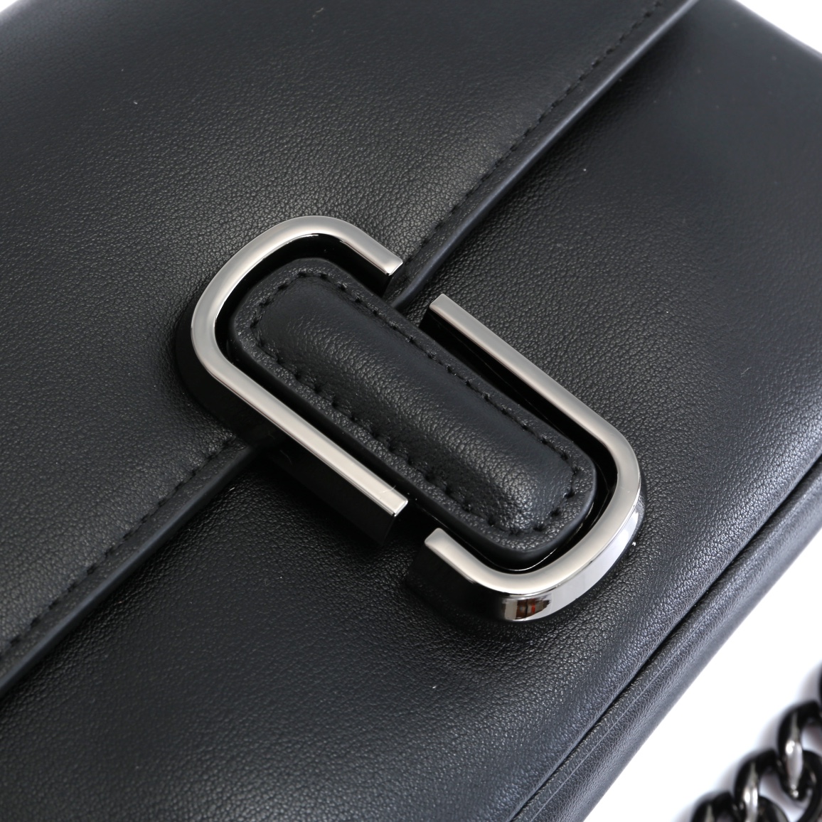 MJ秋冬新款，明星同款超热卖款；可单肩斜挎手提 链条可拆卸 长肩带可拆卸可调节长短 二条肩带可随意搭配 