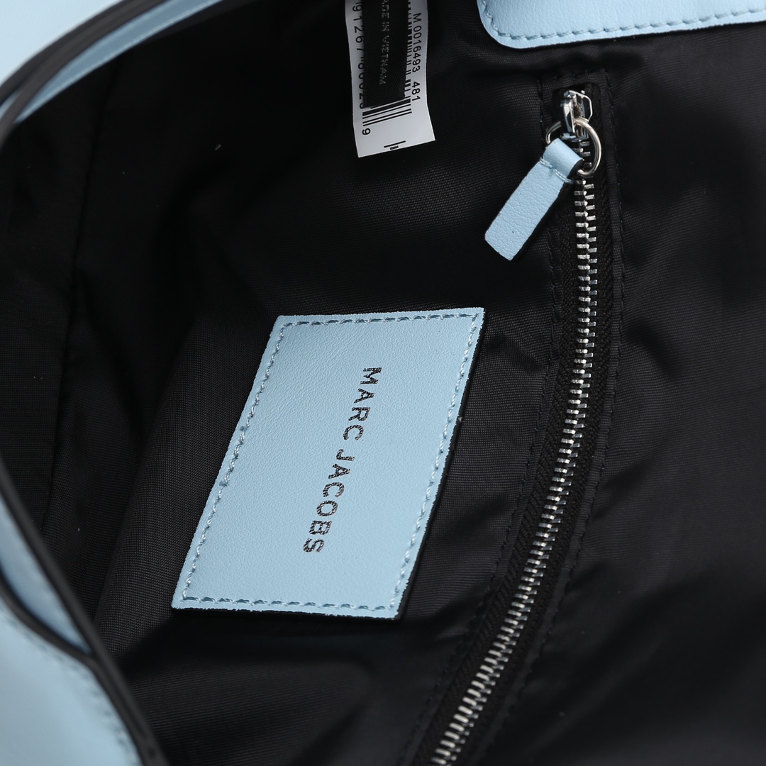 MJ秋冬新款，明星同款超热卖款；可单肩斜挎手提 链条可拆卸 长肩带可拆卸可调节长短 二条肩带可随意搭配 