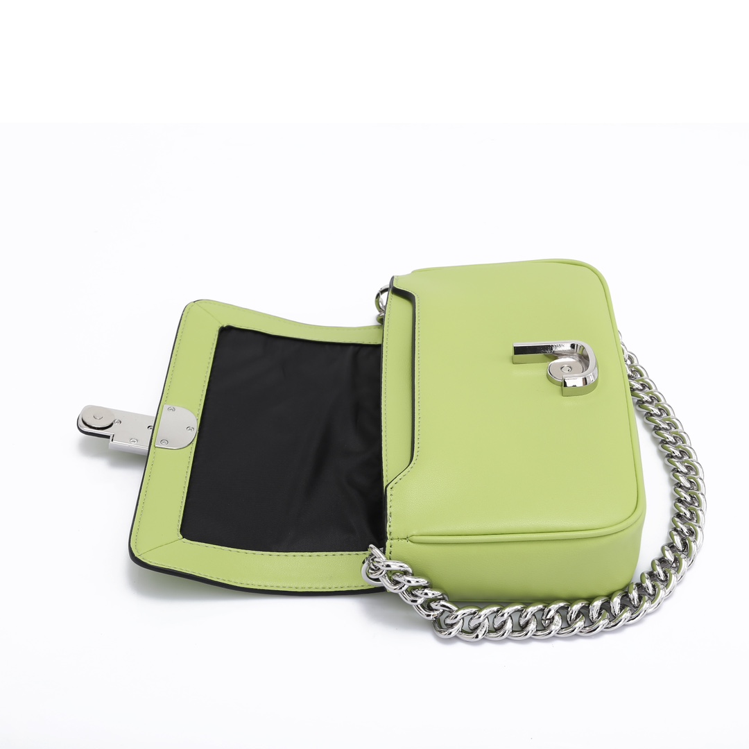 MJ秋冬新款，明星同款超热卖款；可单肩斜挎手提 链条可拆卸 长肩带可拆卸可调节长短 二条肩带可随意搭配 