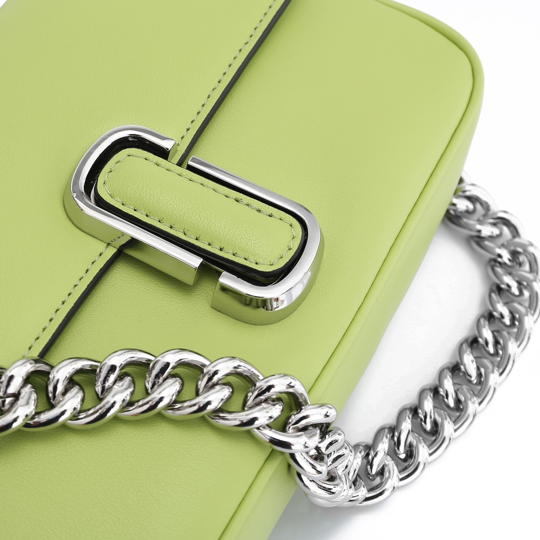 MJ秋冬新款，明星同款超热卖款；可单肩斜挎手提 链条可拆卸 长肩带可拆卸可调节长短 二条肩带可随意搭配 