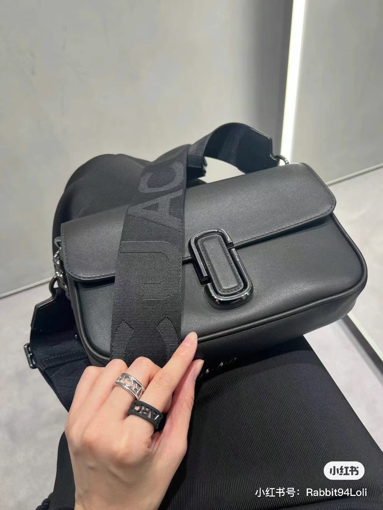 MJ秋冬新款，明星同款超热卖款；可单肩斜挎手提 链条可拆卸 长肩带可拆卸可调节长短 二条肩带可随意搭配 