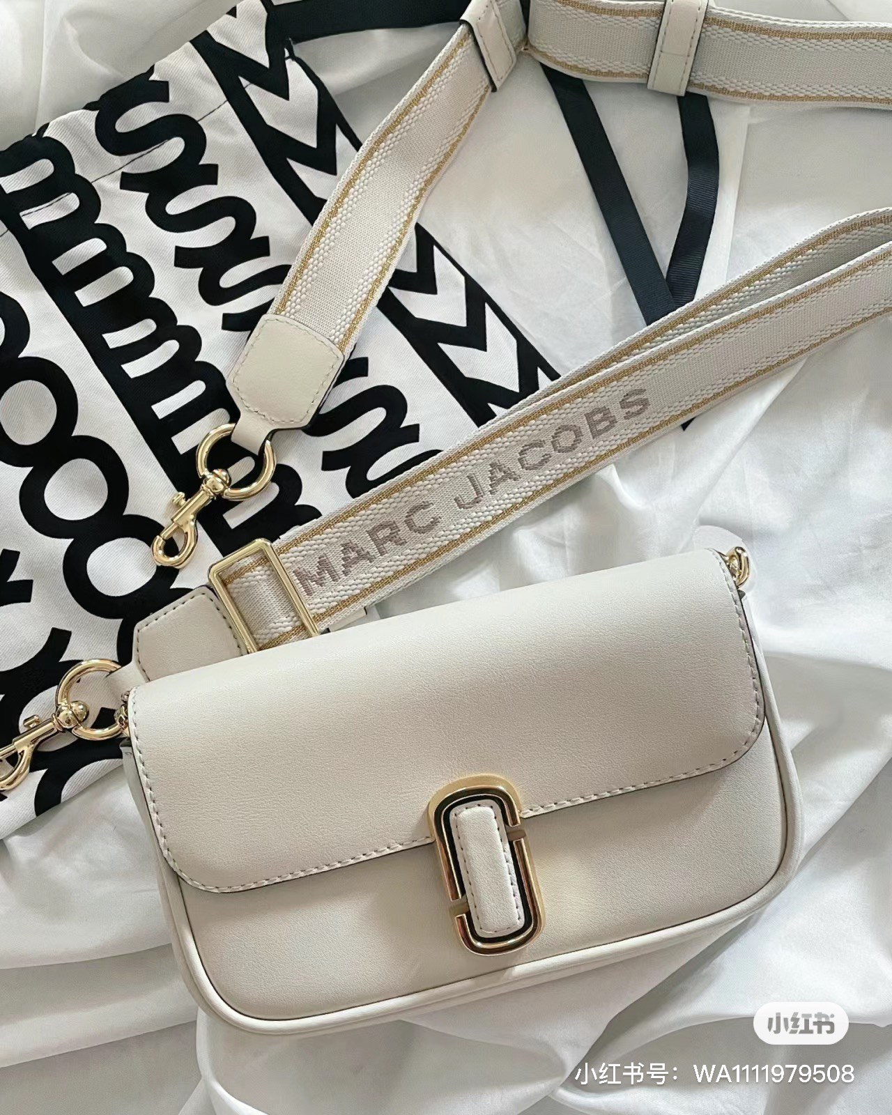 MJ秋冬新款，明星同款超热卖款；可单肩斜挎手提 链条可拆卸 长肩带可拆卸可调节长短 二条肩带可随意搭配 