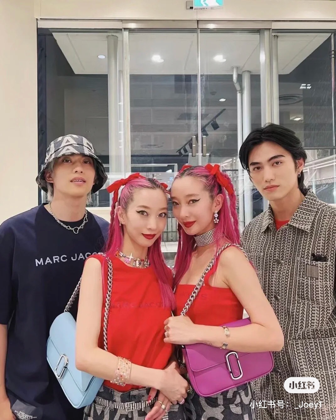 MJ秋冬新款，明星同款超热卖款；可单肩斜挎手提 链条可拆卸 长肩带可拆卸可调节长短 二条肩带可随意搭配 