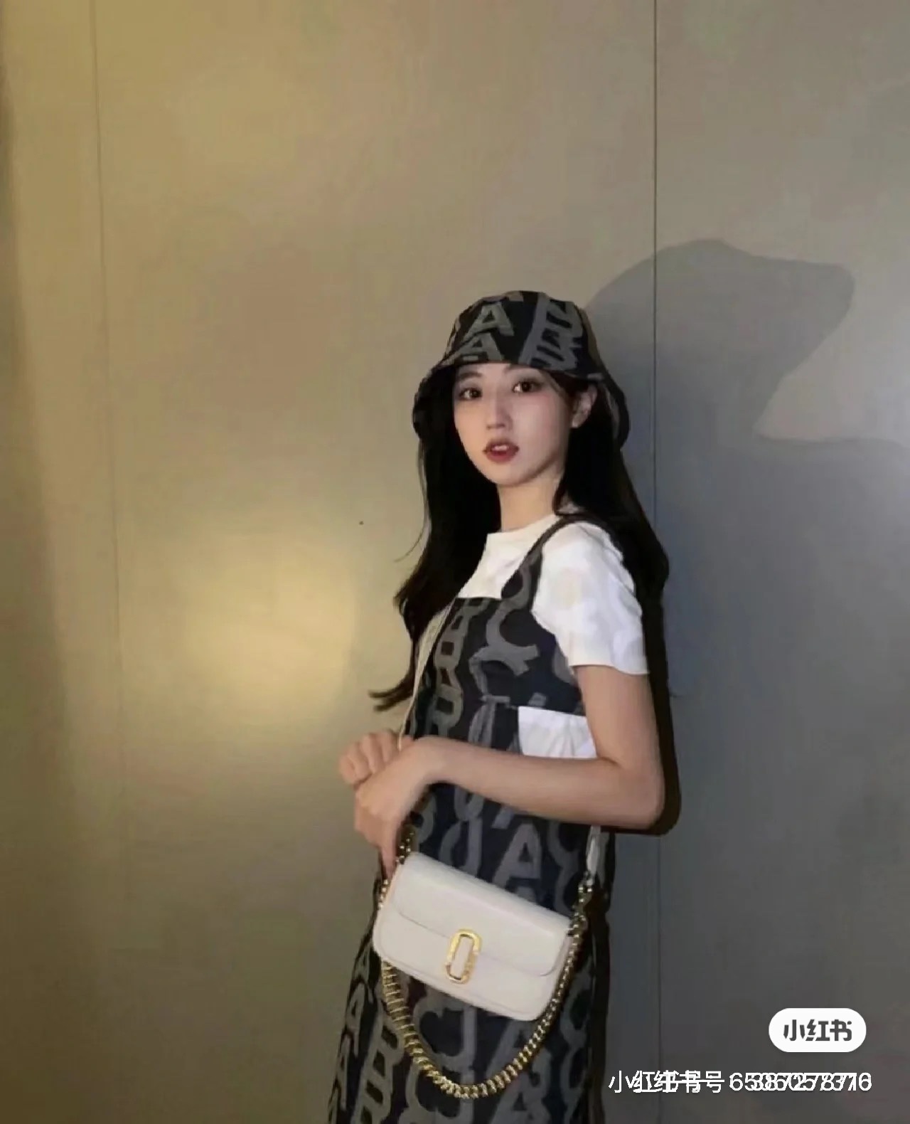 MJ秋冬新款，明星同款超热卖款；可单肩斜挎手提 链条可拆卸 长肩带可拆卸可调节长短 二条肩带可随意搭配 