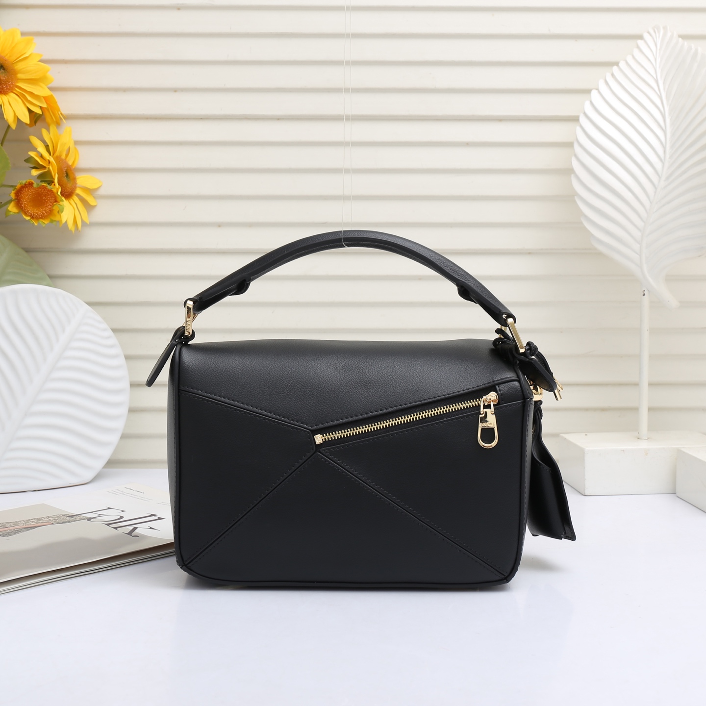 LOEWE Featherlight Puzzle2025春夏新款手袋崭新推出Featherlight 