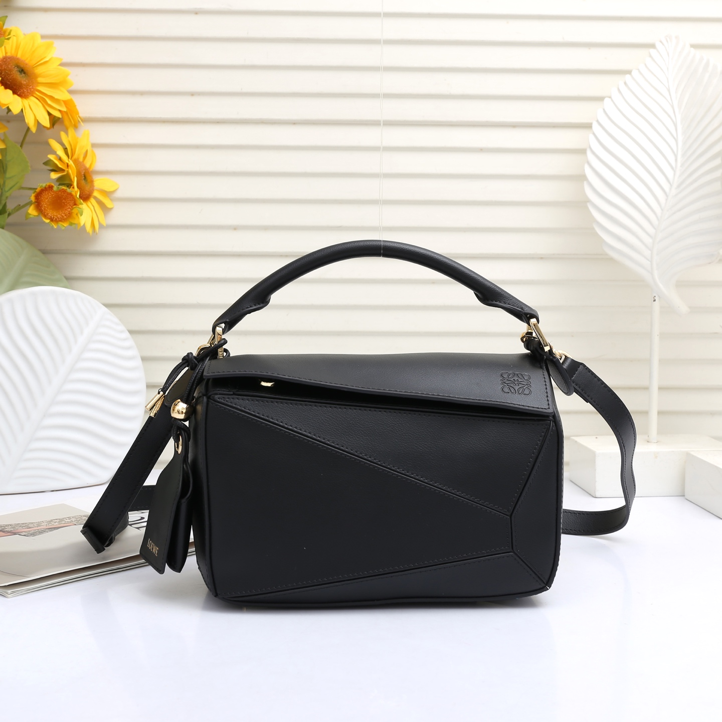 LOEWE Featherlight Puzzle2025春夏新款手袋崭新推出Featherlight 