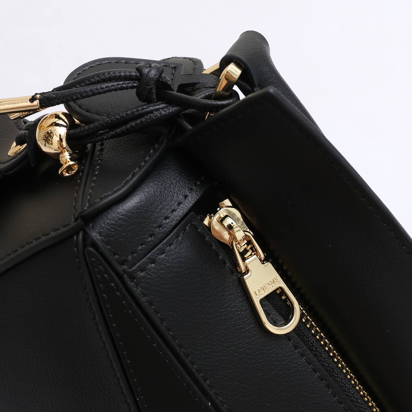 LOEWE Featherlight Puzzle2025春夏新款手袋崭新推出Featherlight 