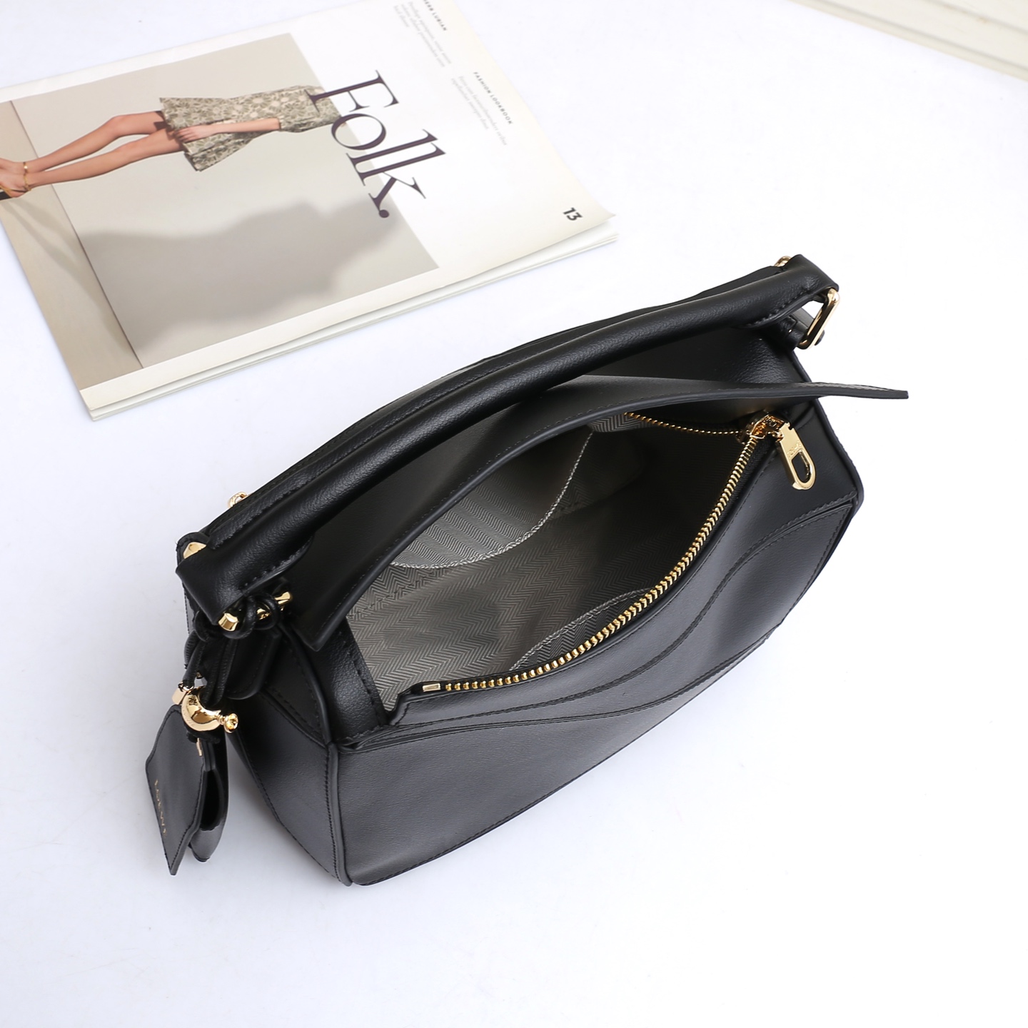 LOEWE Featherlight Puzzle2025春夏新款手袋崭新推出Featherlight 