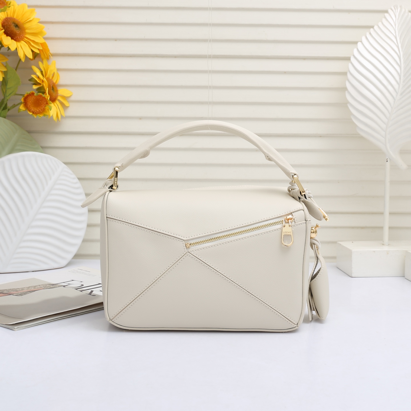 LOEWE Featherlight Puzzle2025春夏新款手袋崭新推出Featherlight 