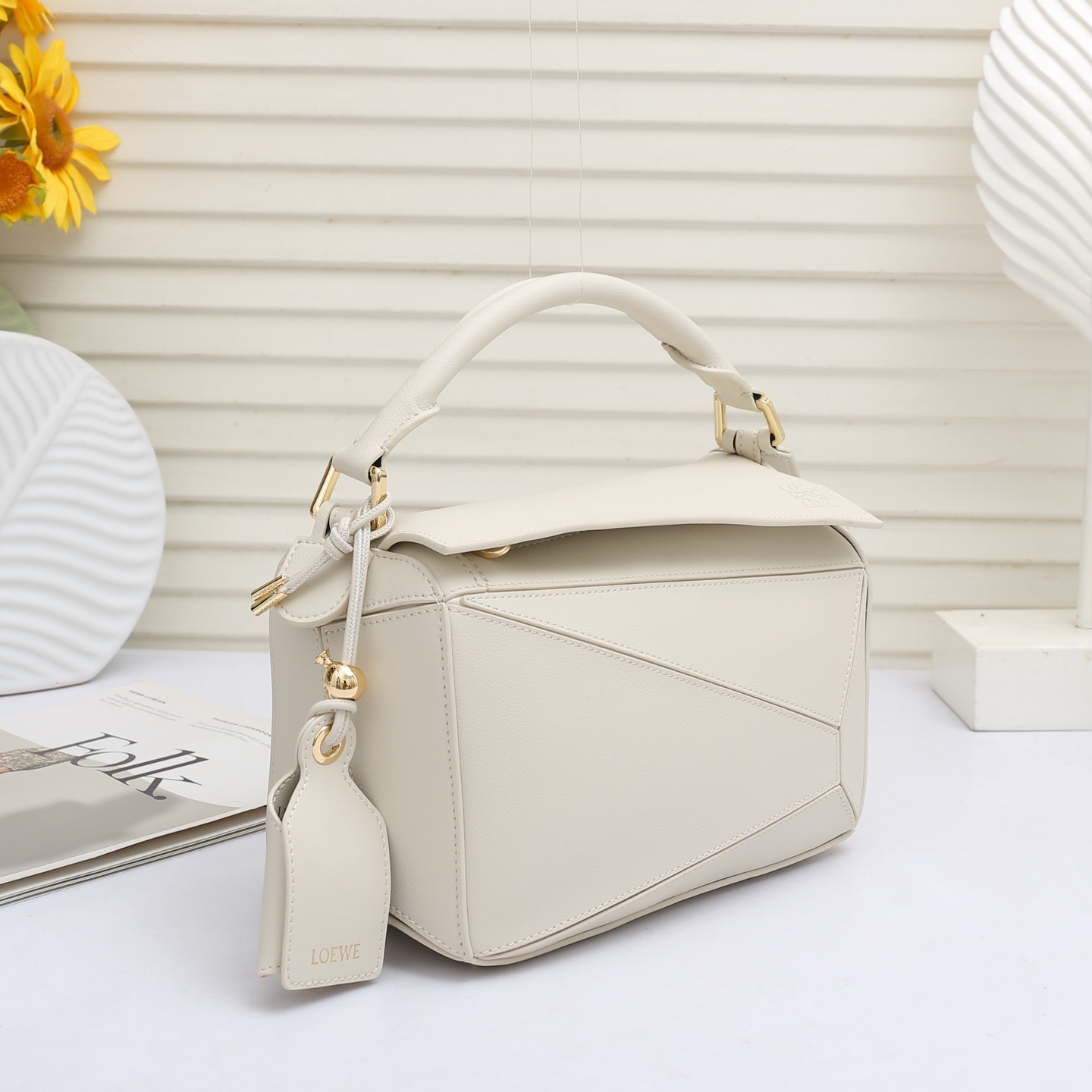 LOEWE Featherlight Puzzle2025春夏新款手袋崭新推出Featherlight 