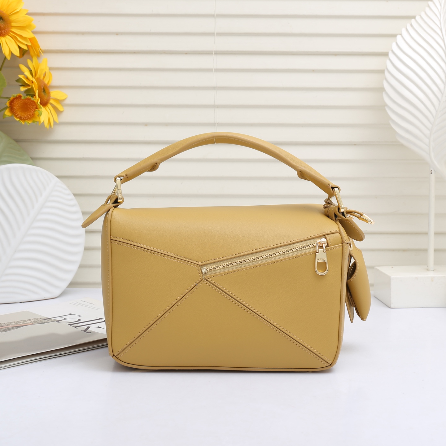 LOEWE Featherlight Puzzle2025春夏新款手袋崭新推出Featherlight 