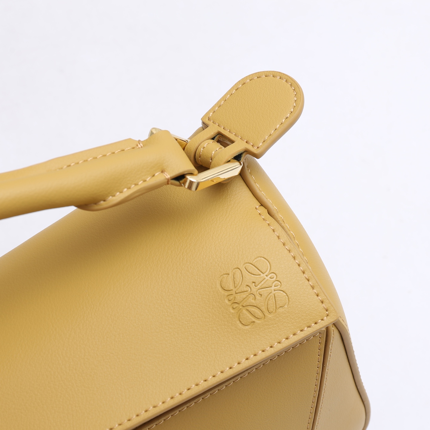 LOEWE Featherlight Puzzle2025春夏新款手袋崭新推出Featherlight 