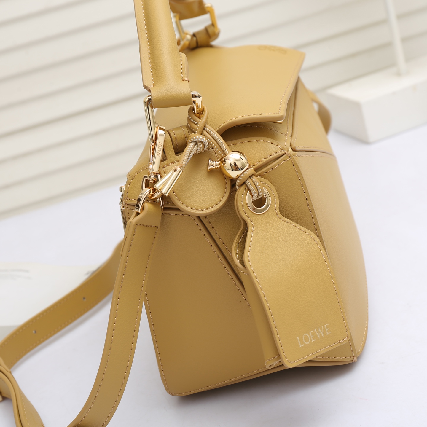 LOEWE Featherlight Puzzle2025春夏新款手袋崭新推出Featherlight 