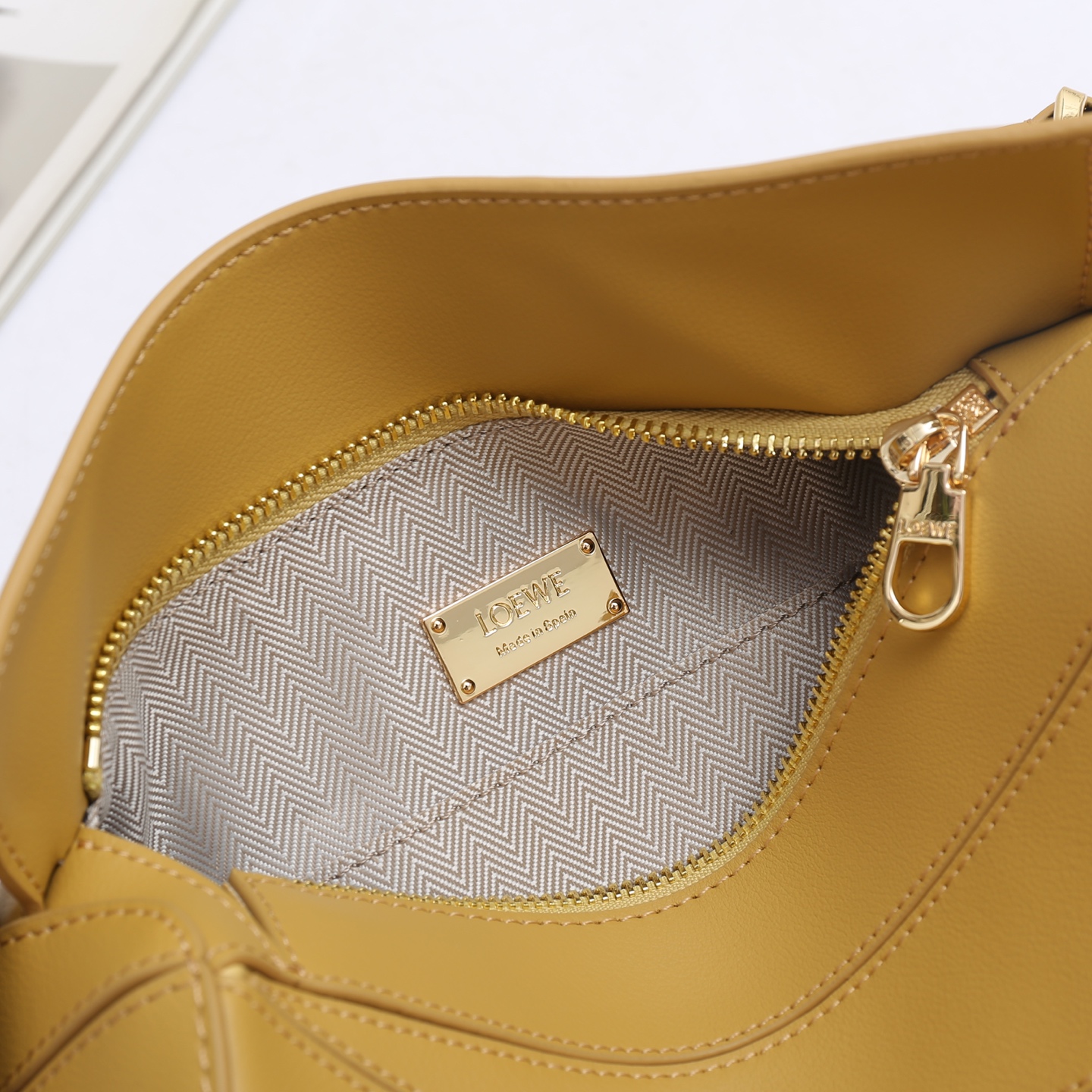 LOEWE Featherlight Puzzle2025春夏新款手袋崭新推出Featherlight 