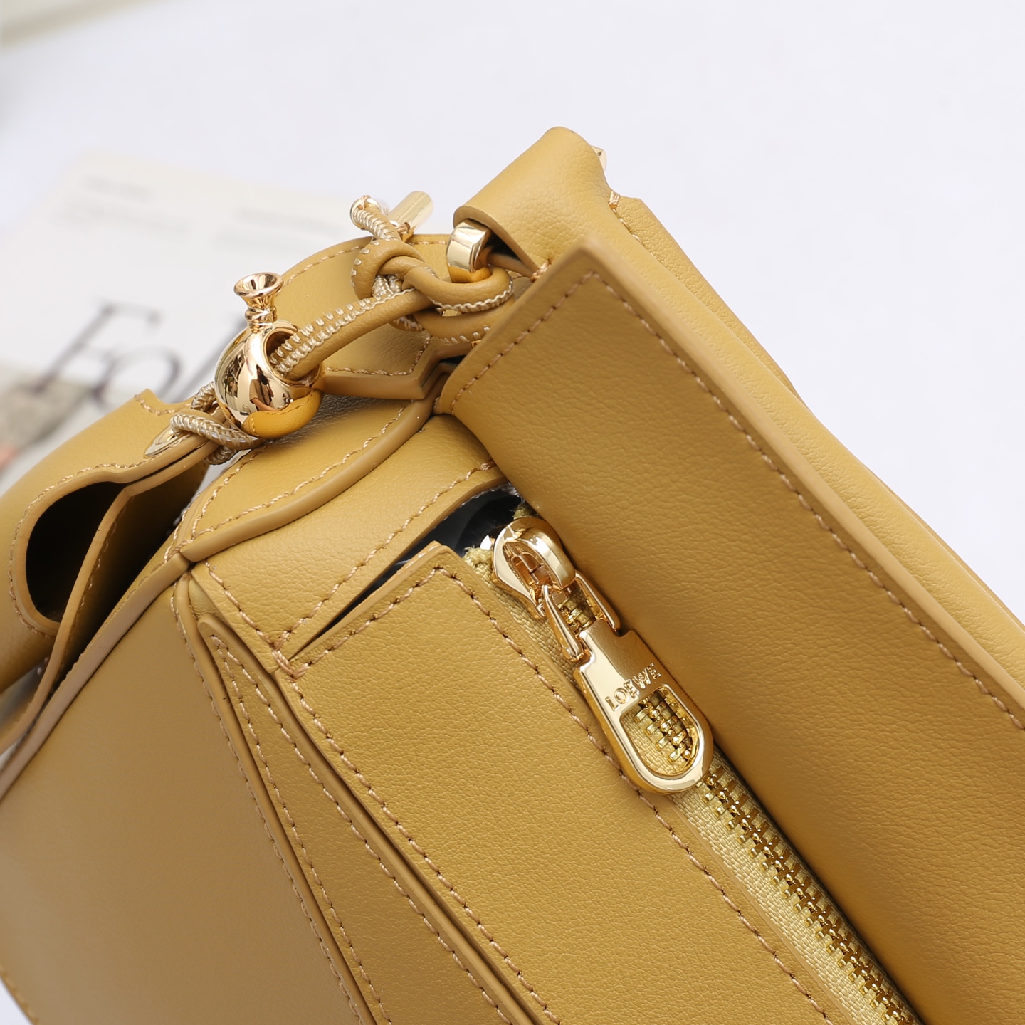 LOEWE Featherlight Puzzle2025春夏新款手袋崭新推出Featherlight 