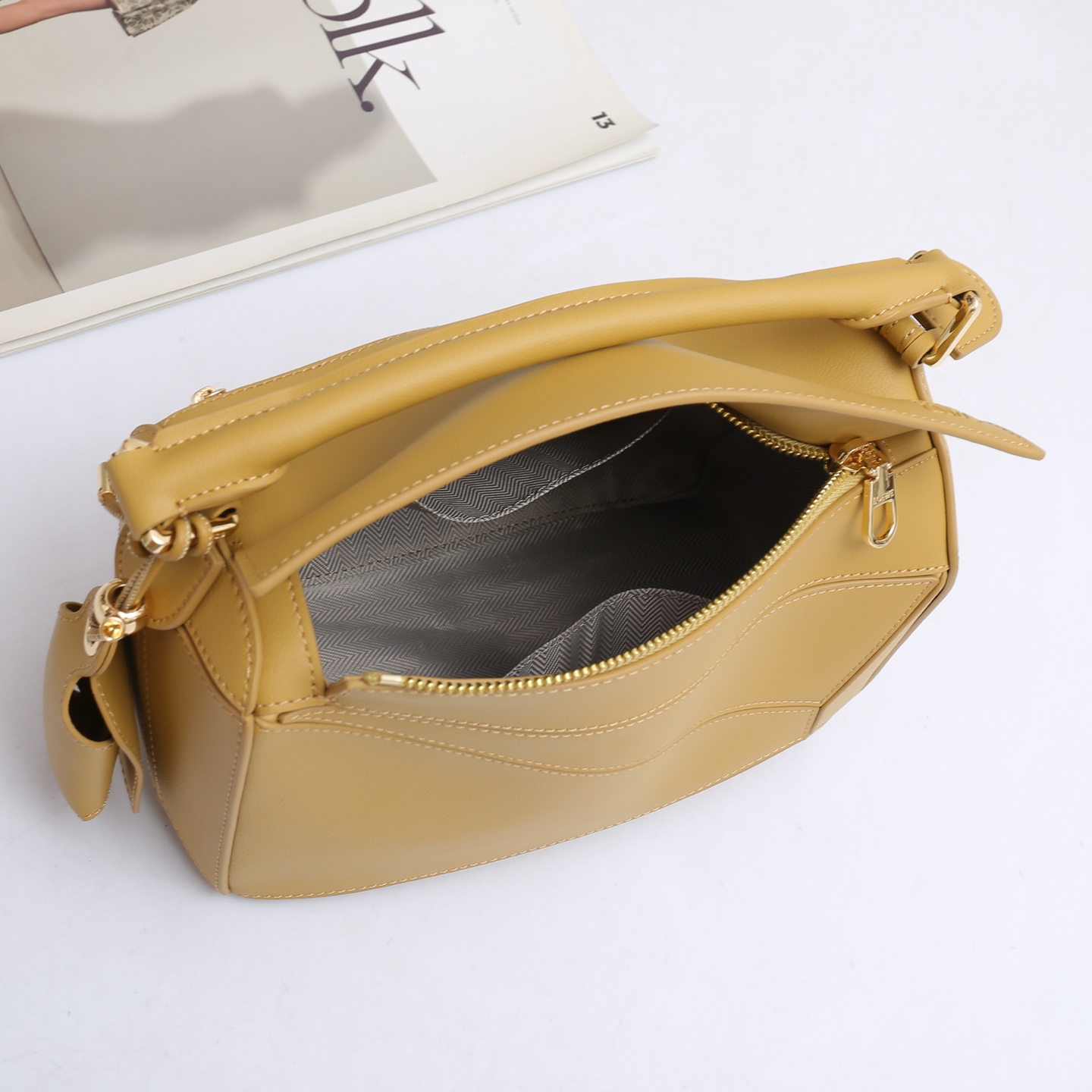 LOEWE Featherlight Puzzle2025春夏新款手袋崭新推出Featherlight 