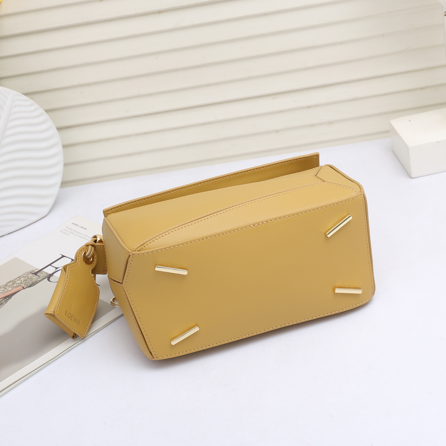 LOEWE Featherlight Puzzle2025春夏新款手袋崭新推出Featherlight 