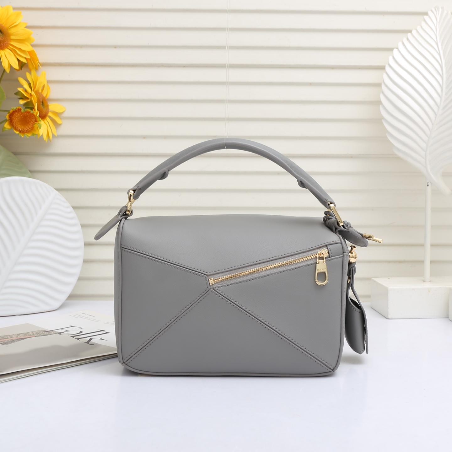 LOEWE Featherlight Puzzle2025春夏新款手袋崭新推出Featherlight 