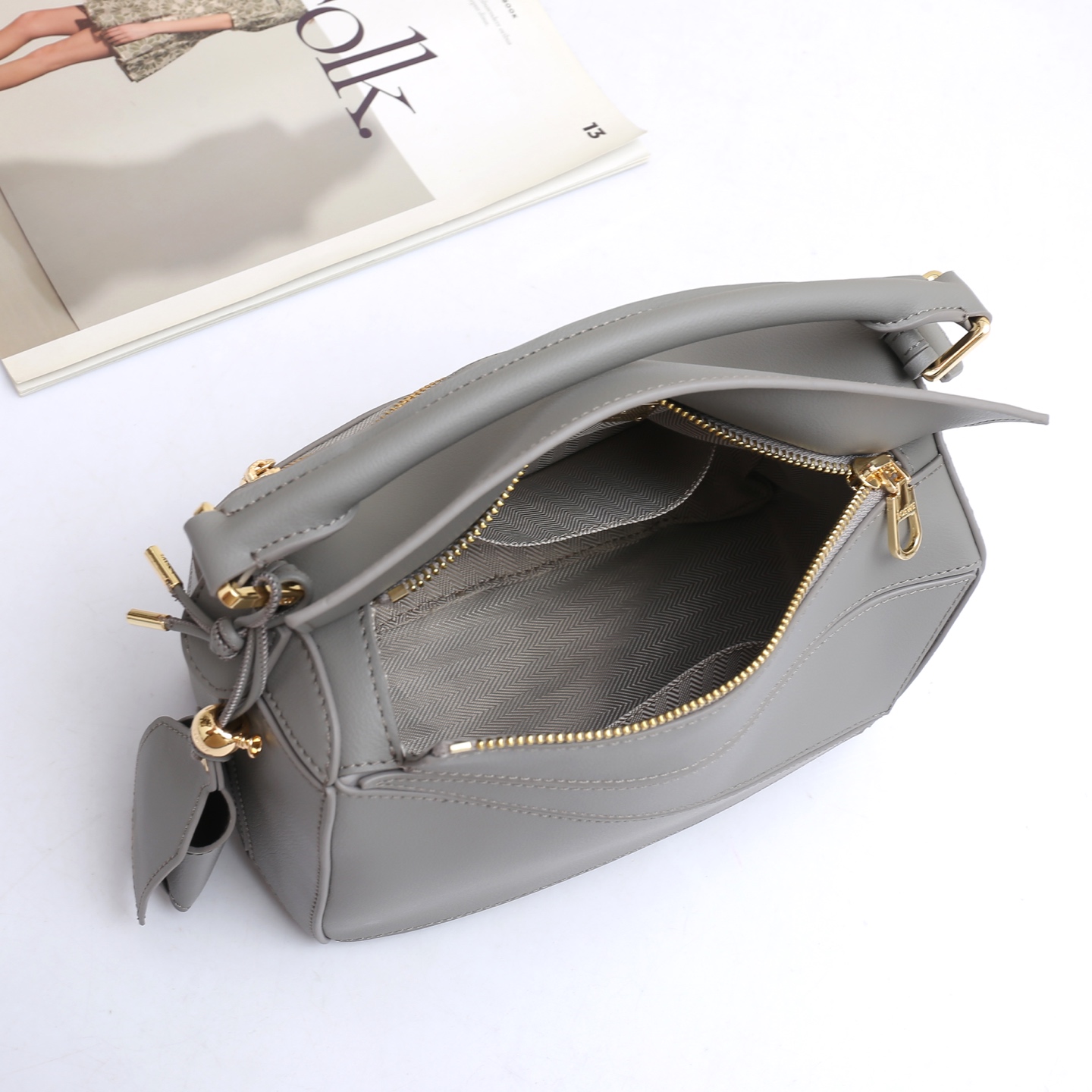 LOEWE Featherlight Puzzle2025春夏新款手袋崭新推出Featherlight 