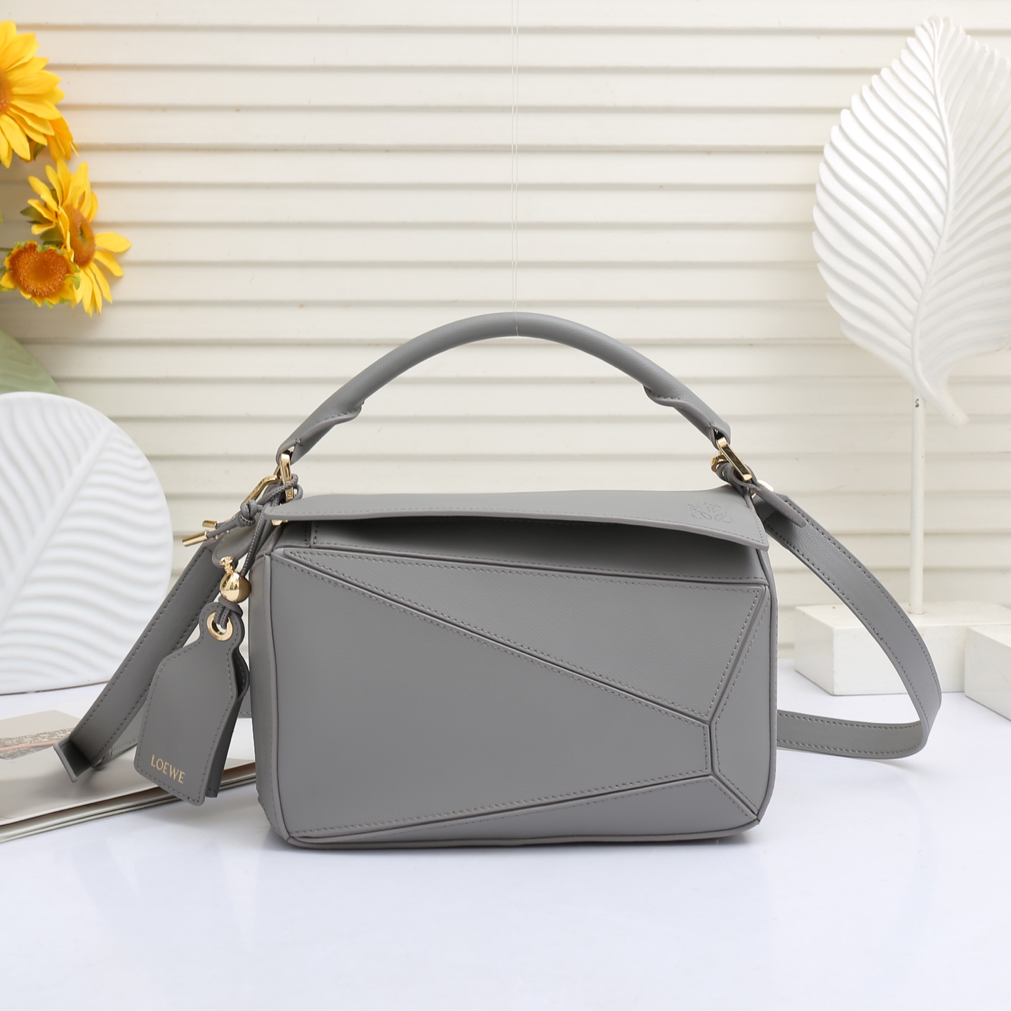 LOEWE Featherlight Puzzle2025春夏新款手袋崭新推出Featherlight 