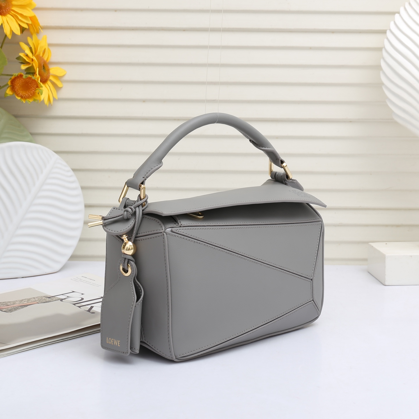 LOEWE Featherlight Puzzle2025春夏新款手袋崭新推出Featherlight 