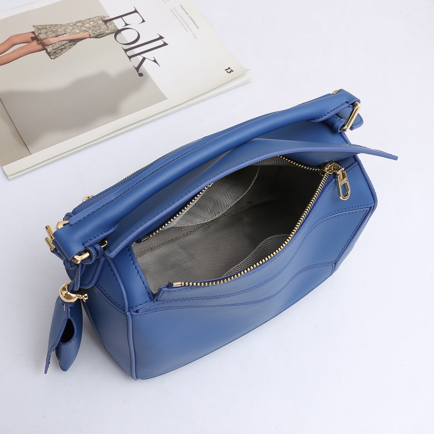 LOEWE Featherlight Puzzle2025春夏新款手袋崭新推出Featherlight 