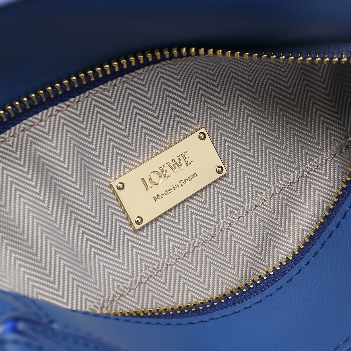 LOEWE Featherlight Puzzle2025春夏新款手袋崭新推出Featherlight 