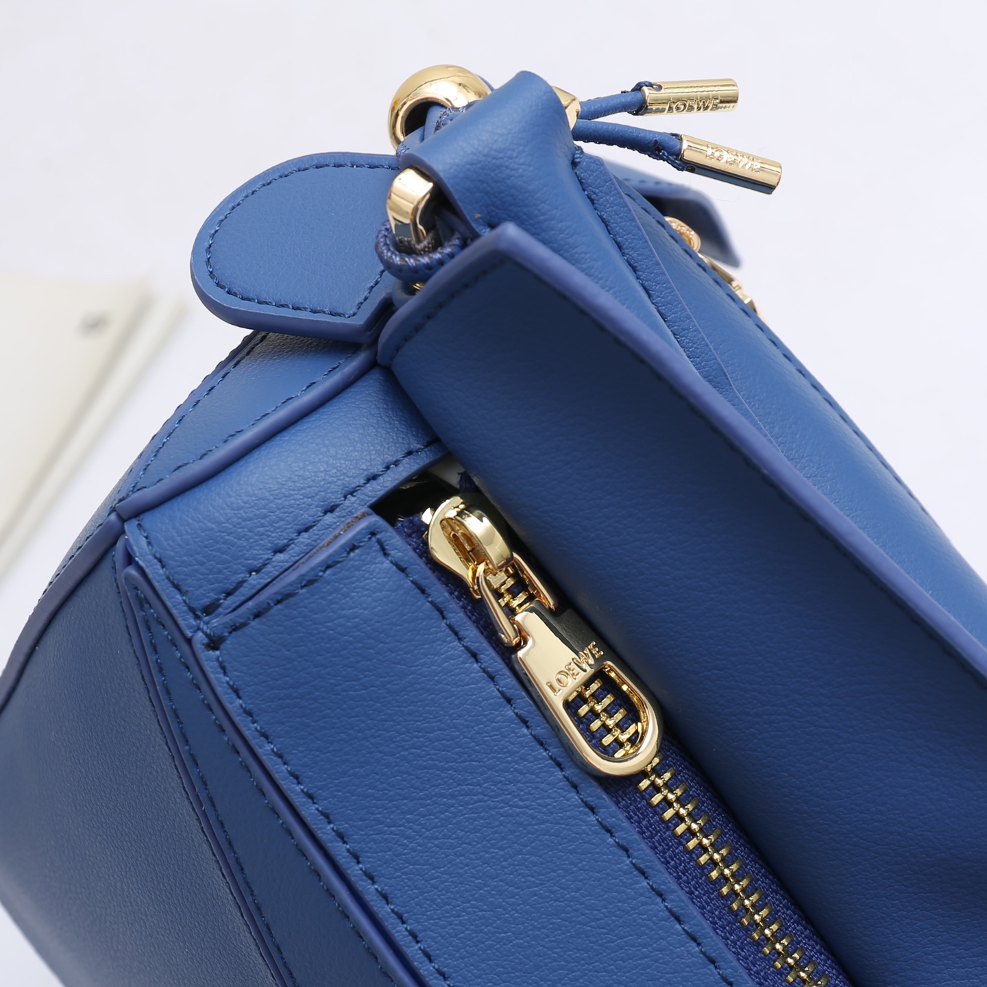 LOEWE Featherlight Puzzle2025春夏新款手袋崭新推出Featherlight 