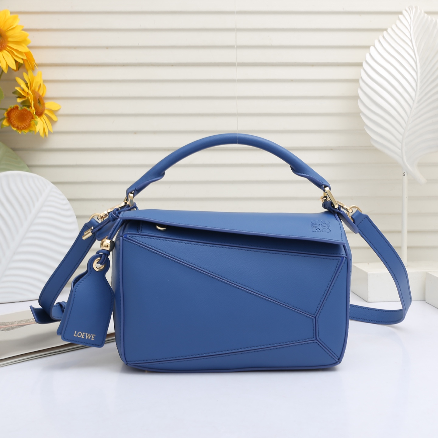 LOEWE Featherlight Puzzle2025春夏新款手袋崭新推出Featherlight 