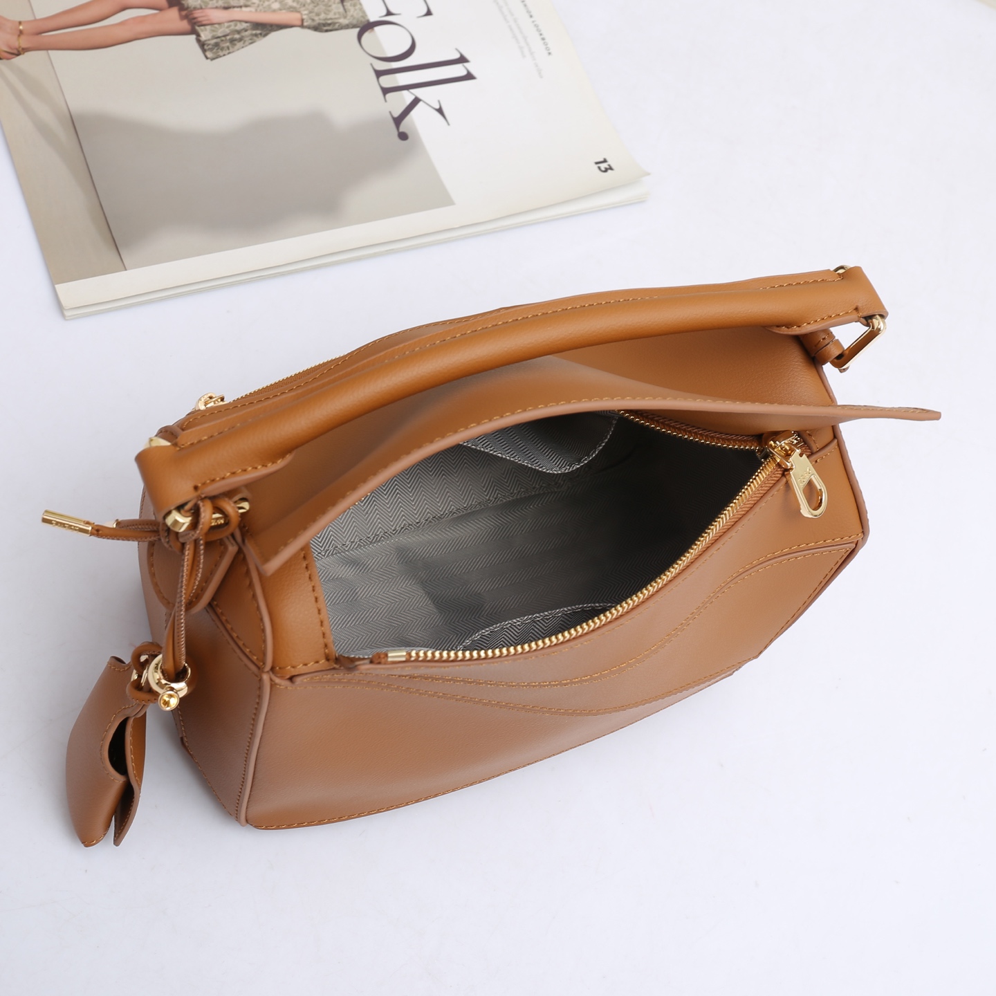 LOEWE Featherlight Puzzle2025春夏新款手袋崭新推出Featherlight 