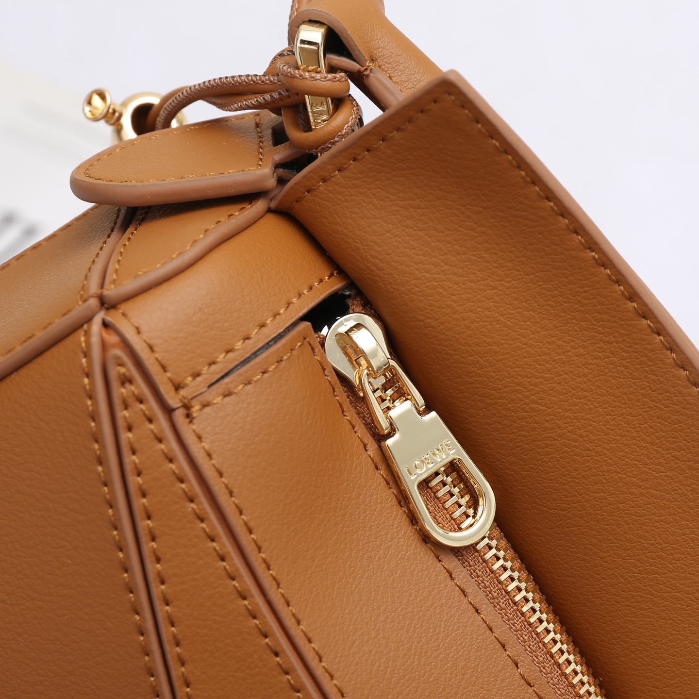 LOEWE Featherlight Puzzle2025春夏新款手袋崭新推出Featherlight 