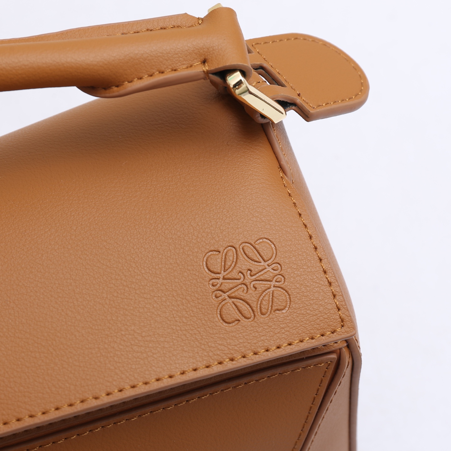 LOEWE Featherlight Puzzle2025春夏新款手袋崭新推出Featherlight 