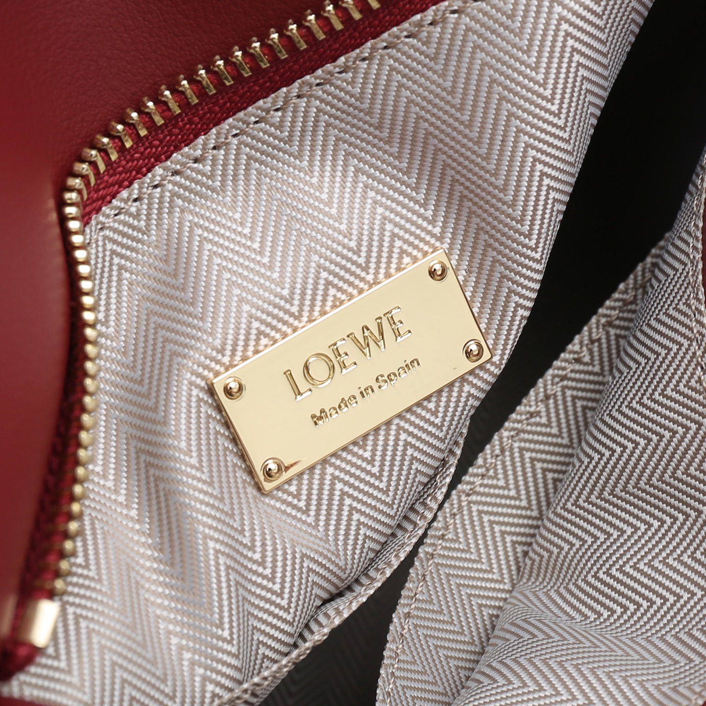 LOEWE Featherlight Puzzle2025春夏新款手袋崭新推出Featherlight 